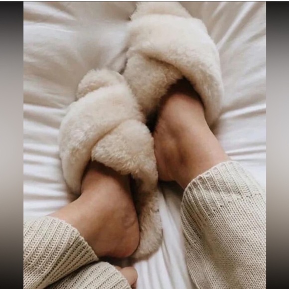 Cozy Cream Fuzzy Slippers - Picture 1 of 2